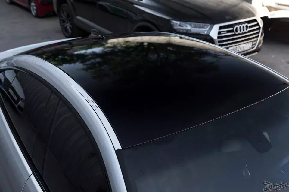 BMW 4 GC. Оклейка оконных молдингов и крыши в черный глянец. Окрас накладок зеркал и дисков в черный глянец!